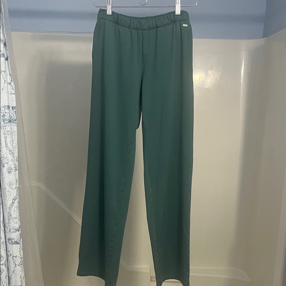 Vuori Halo Essential Wide Leg Pant